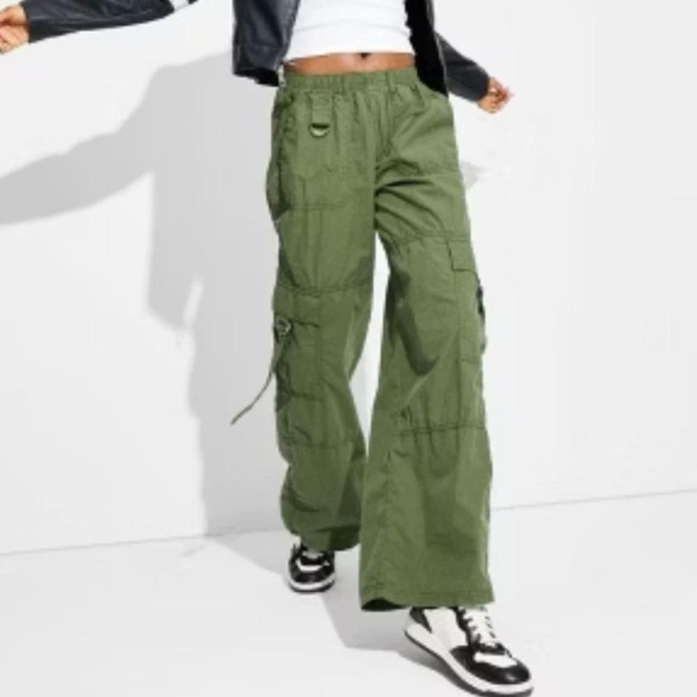 Wild Fable Women's Green Mid-Rise Cargo Pants Size Medium NWT
